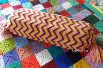 Диванная подушка из обрезков пряжи