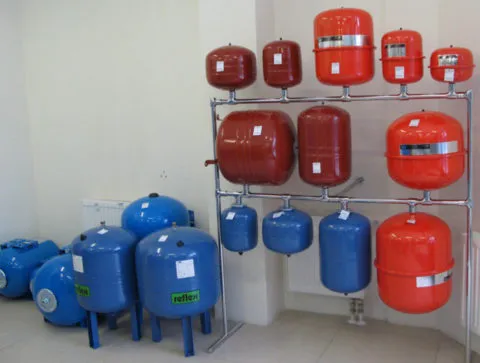 Гидроаккумуляторы для систем отопления и водоснабжения различных цветов