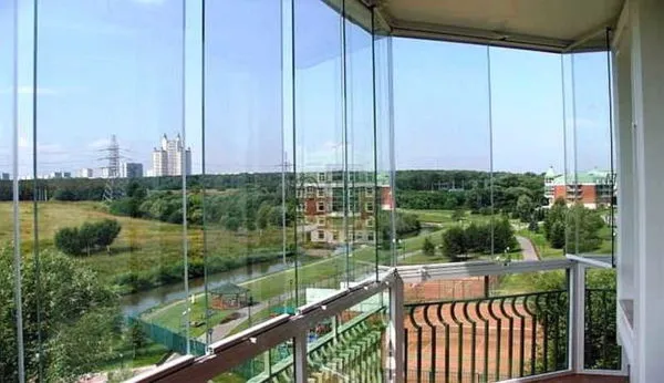 Панорамные стеклянные балконы - жителям высотных домов открывается вид