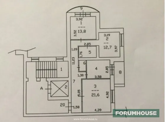 Фотография планировки квартиры, прилегающей к лифту.