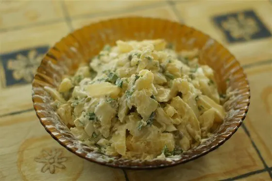 Салат из укропа с картофелем и зеленью