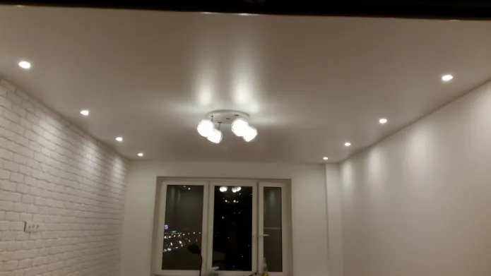 Настенные светильники на потолке