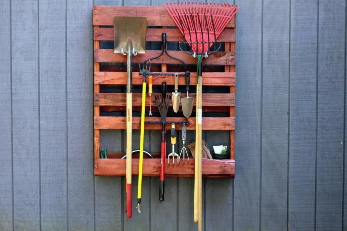 Как хранить садовые инструменты