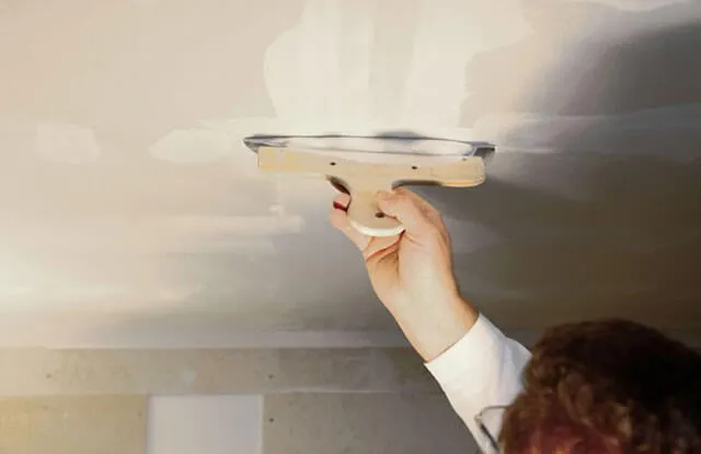 Как укладывать потолки вручную