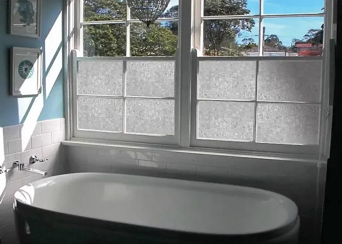 Окна из матового стекла - идеальное решение для ванных комнат