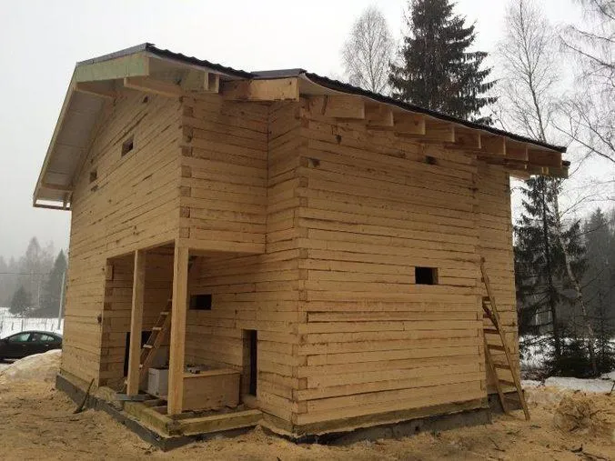 Ленточные фундаменты идеально подходят для небольших деревянных домов