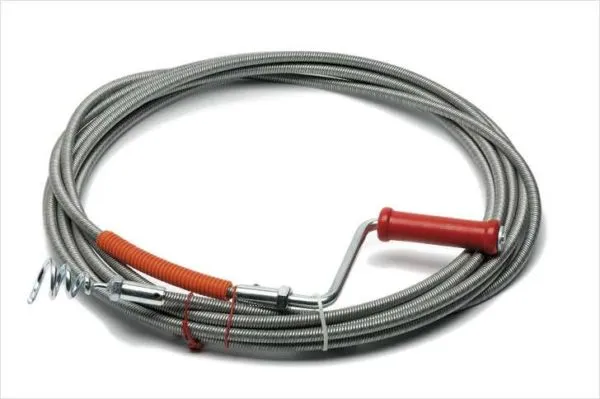 Вот как выглядят кабели водопроводчика. В домашних условиях его можно заменить обычным (гибким) проводом.