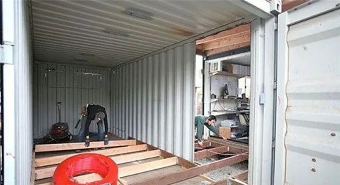 20- или 40-футовые контейнеры обычно используются при строительстве жилых и коммерческих зданий.