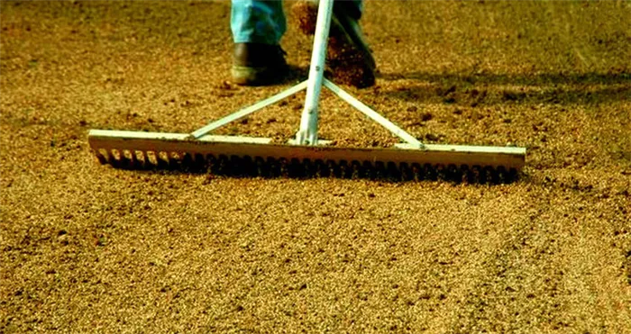 Подготовка почвы для посадки газона