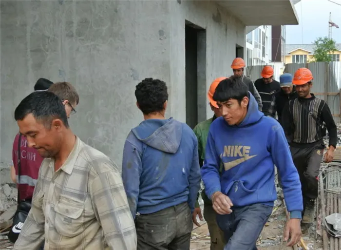 Иммигранты на строительной площадке