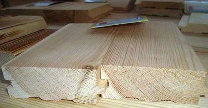 Γιατί ένα ξύλινο πάτωμα που τρίζει και τι να κάνετε γι' αυτό