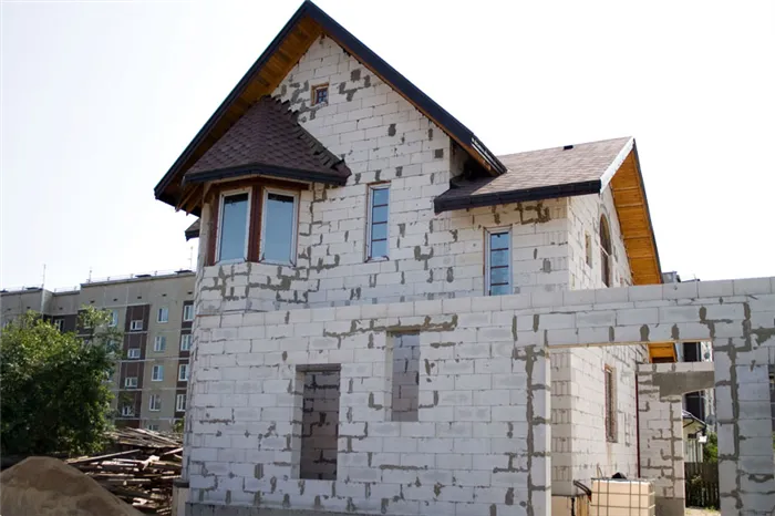 Булыжный дом из ячеистого бетона