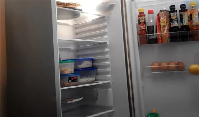 Холодильник Indesit с дополнительными полками