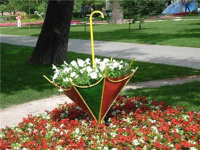 Клумба для цветов в форме зонтика