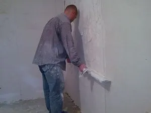 Как оштукатурить кирпичную стену
