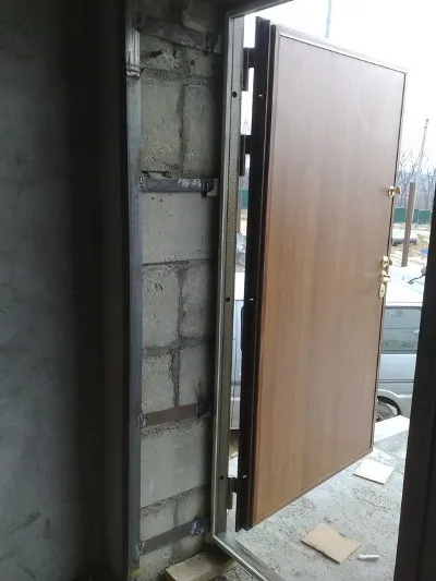 Как установить металлическую входную дверь своими руками: этапы установки металлической входной двери