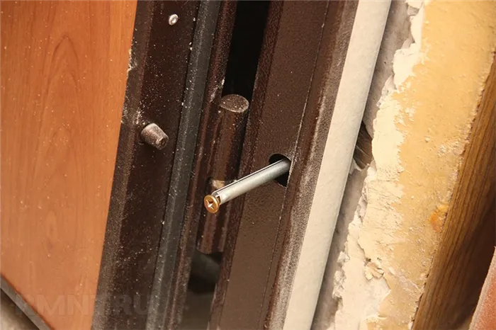 Как установить металлическую дверь своими руками